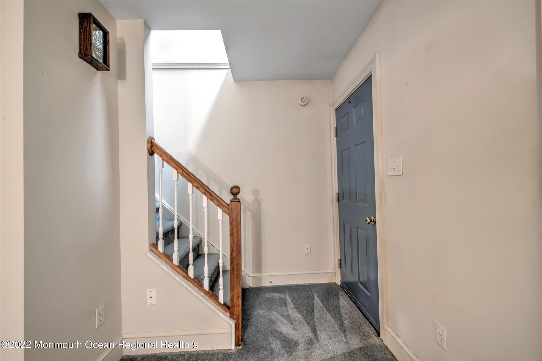 6 Cranberry Court Cream Ridge, NJ 08514 - Photo 36 of 50 IN-LAW SUITE FOYER