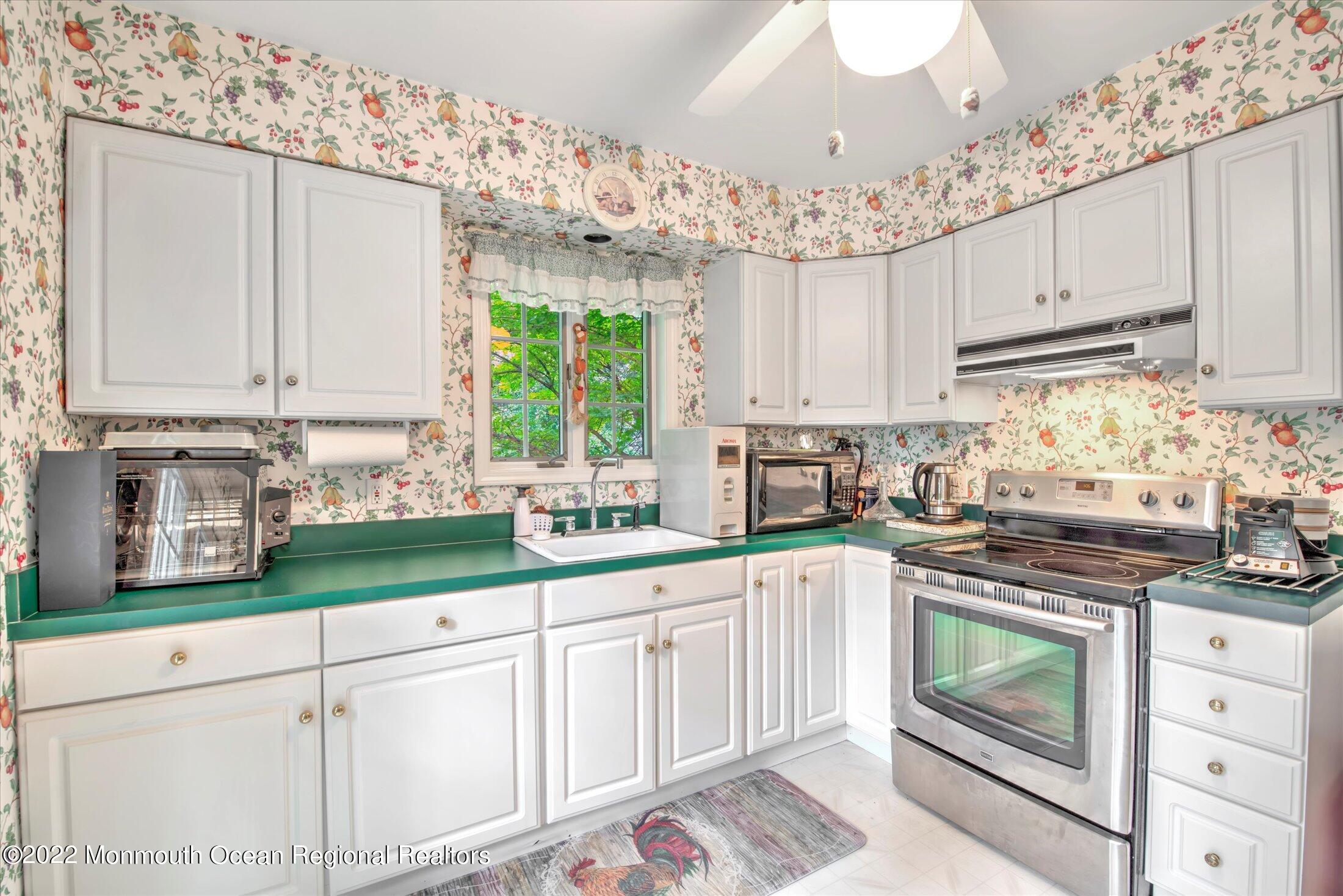 6 Cranberry Court Cream Ridge, NJ 08514 - Photo 39 of 50 IN-LAW SUITE KITCHEN