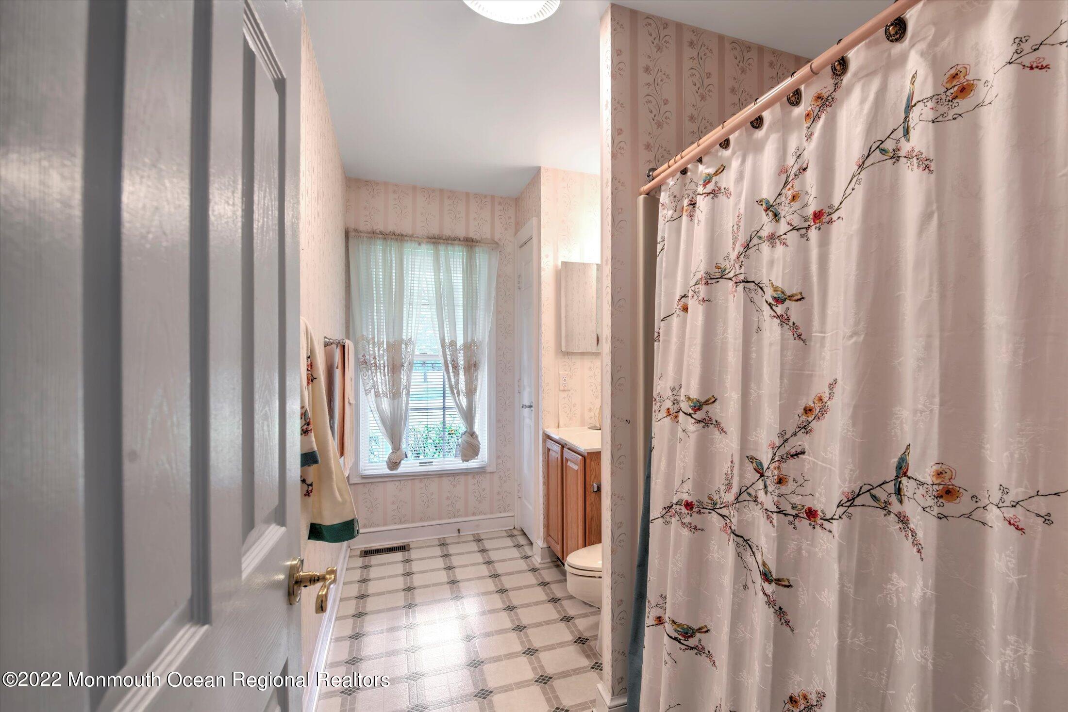 6 Cranberry Court Cream Ridge, NJ 08514 - Photo 43 of 50 IN-LAW SUITE BATHROOM