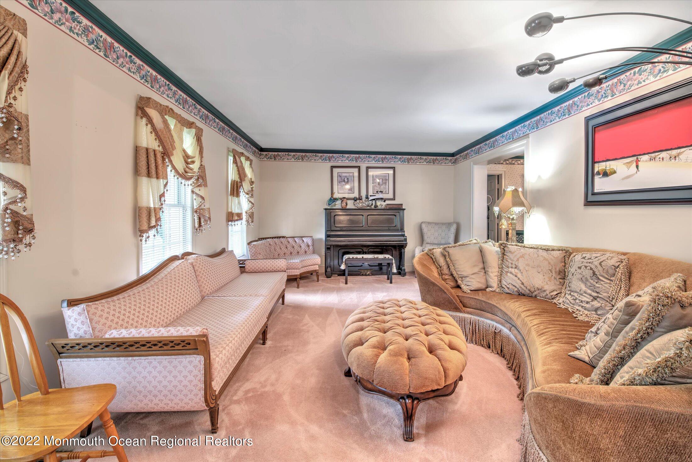 6 Cranberry Court Cream Ridge, NJ 08514 - Photo 6 of 50 LIVING ROOM