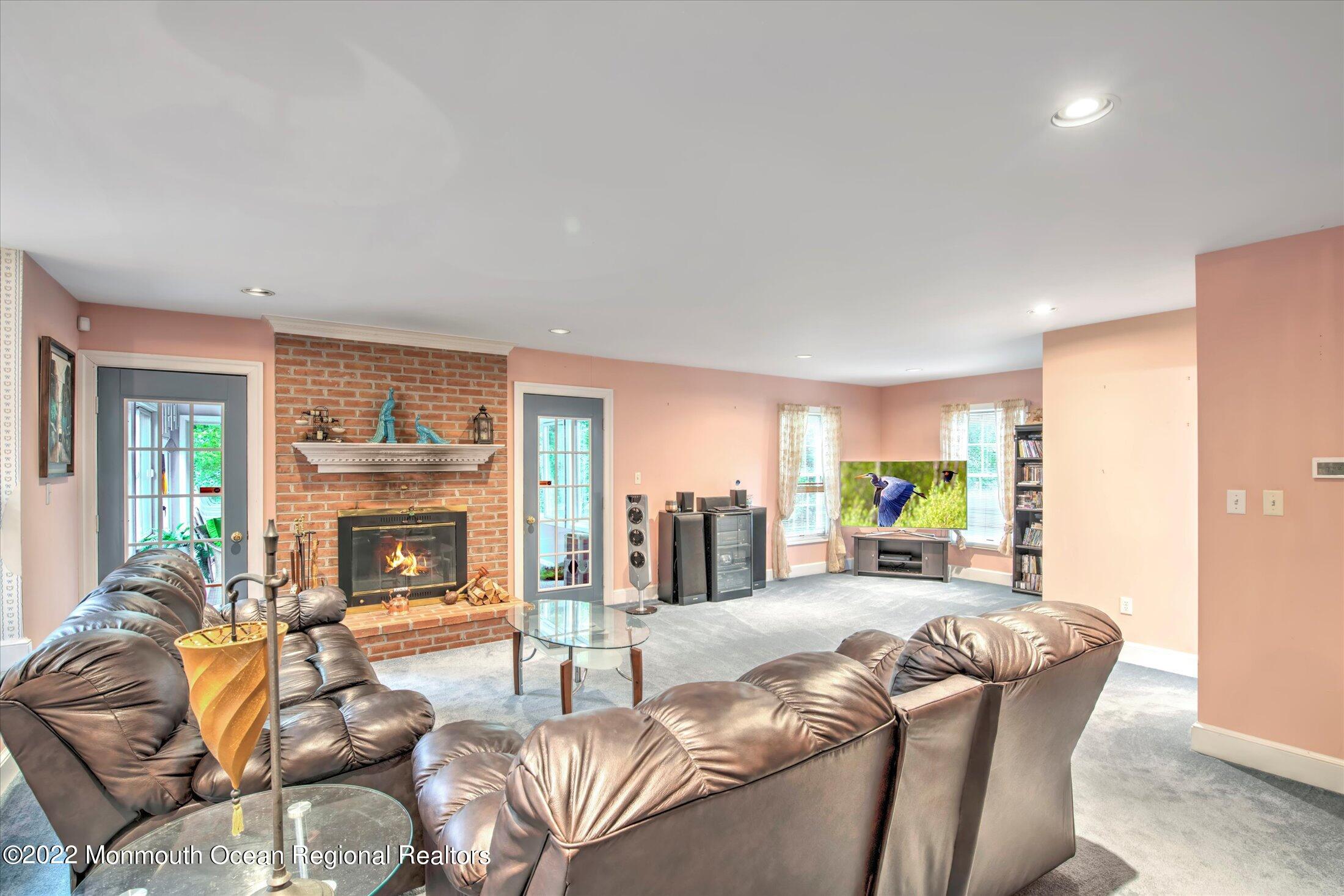 6 Cranberry Court Cream Ridge, NJ 08514 - Photo 9 of 50 FAMILY ROOM