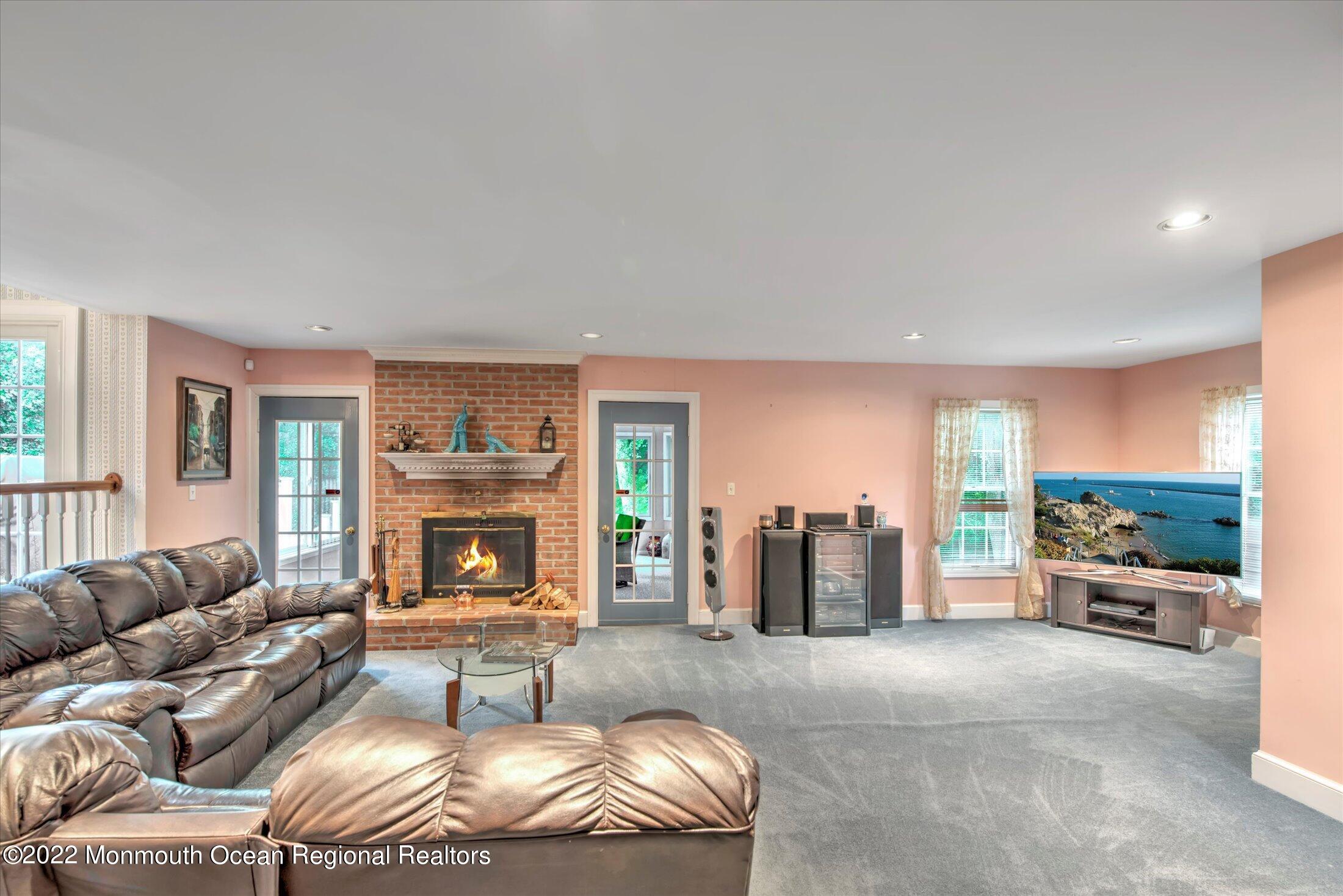 6 Cranberry Court Cream Ridge, NJ 08514 - Photo 10 of 50 FAMILY ROOM