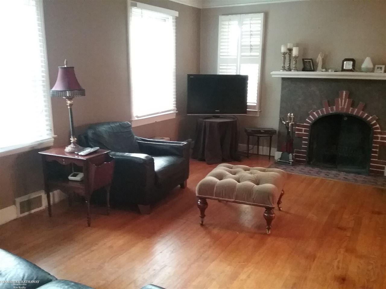 446 Fisher Road Grosse Pointe, MI 48230 - Photo 7 of 27 Large living room