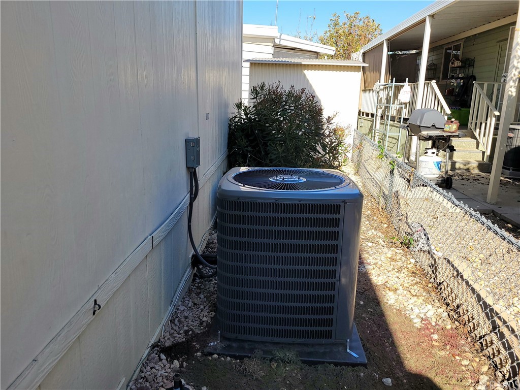 32 Walnut Via Anaheim, CA 92801 - Photo 17 of 24 a view of entryway