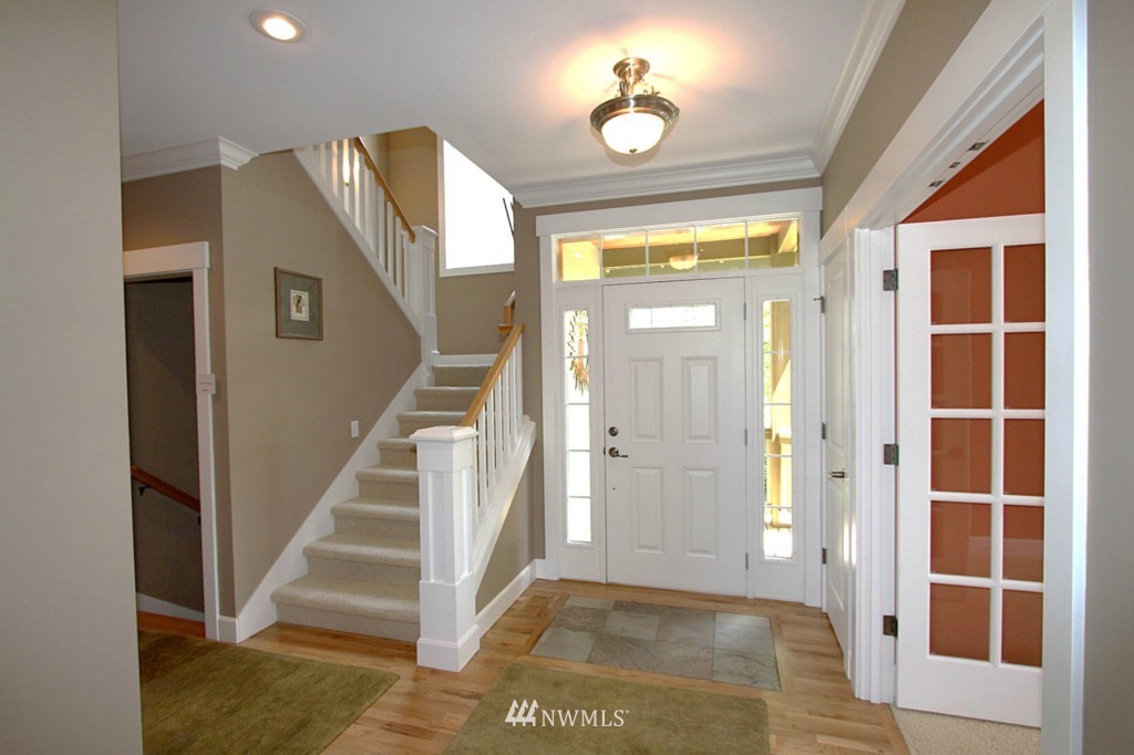 1200 North 27th Place Renton, WA 98056 - Photo 3 of 15