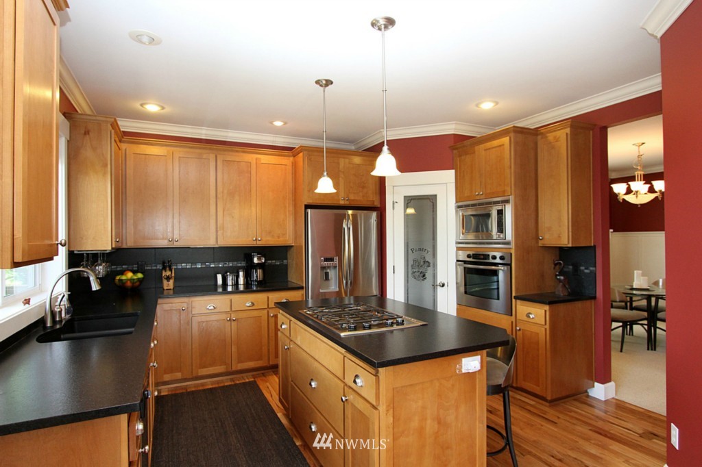 1200 North 27th Place Renton, WA 98056 - Photo 5 of 15