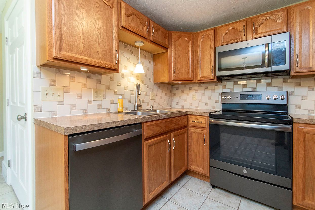 816 Wadsworth Road, Unit A7 Medina, OH 44256 - Photo 9 of 29 Gallery Image 9