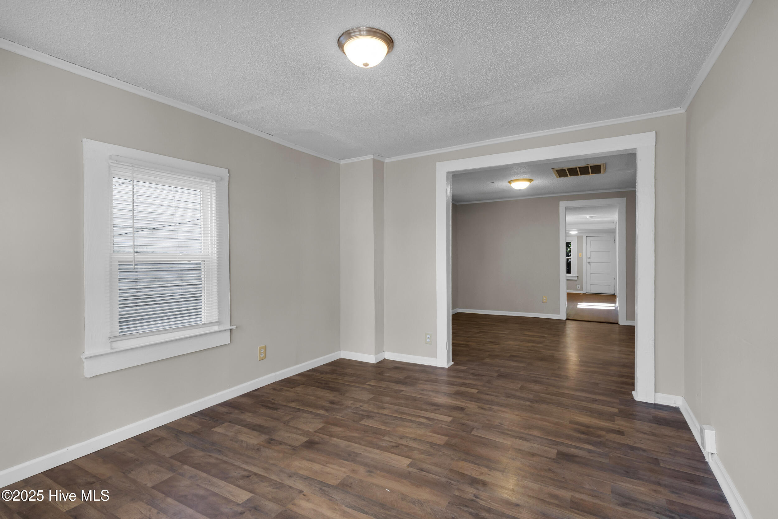 607 1st Avenue New Bern, NC 28560 - Photo 2 of 27 2_10