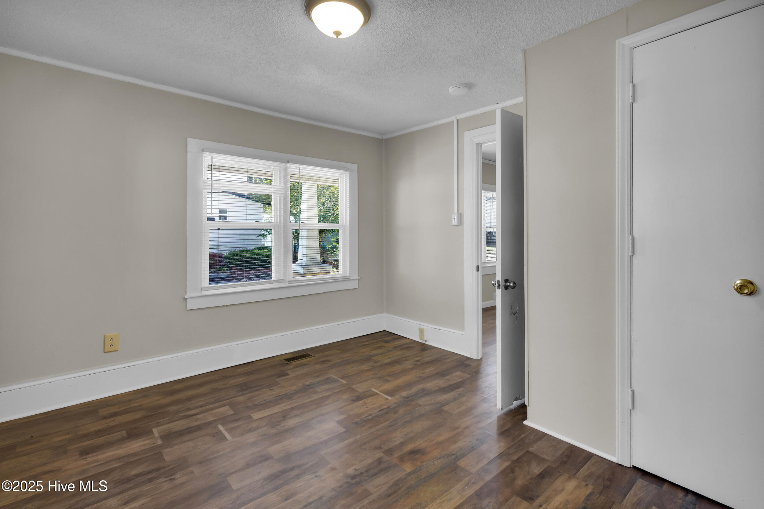 607 1st Avenue New Bern, NC 28560 - Photo 5 of 27 5_13