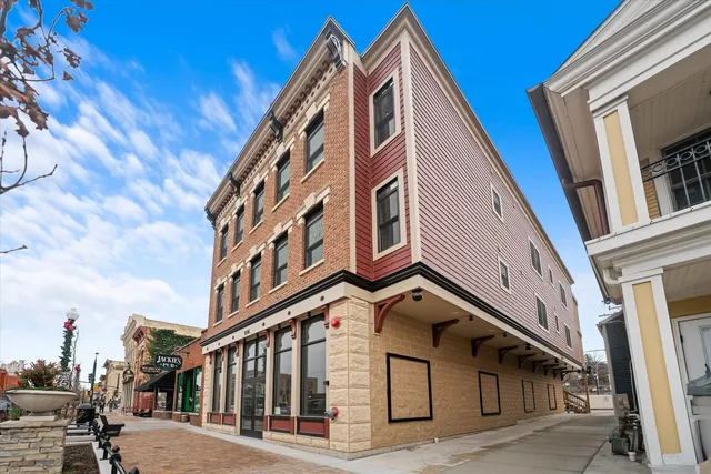 $2,200 | 1016 South State Street, Unit 3, Lockport, IL 60441