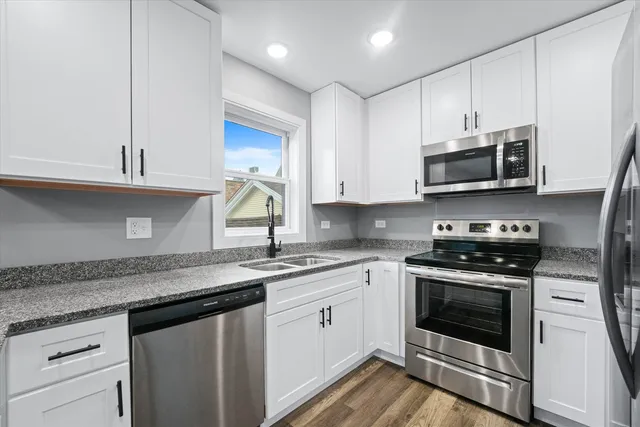 $2,200 | 1016 South State Street, Unit 3, Lockport, IL 60441