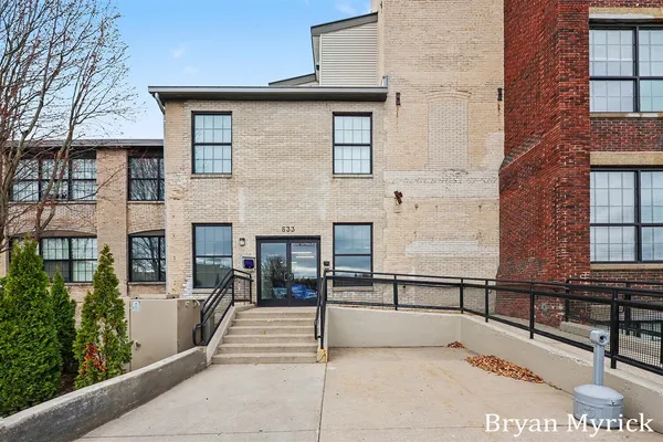 $322,900 | 533 Columbia Avenue, Unit 107, Holland, MI 49423