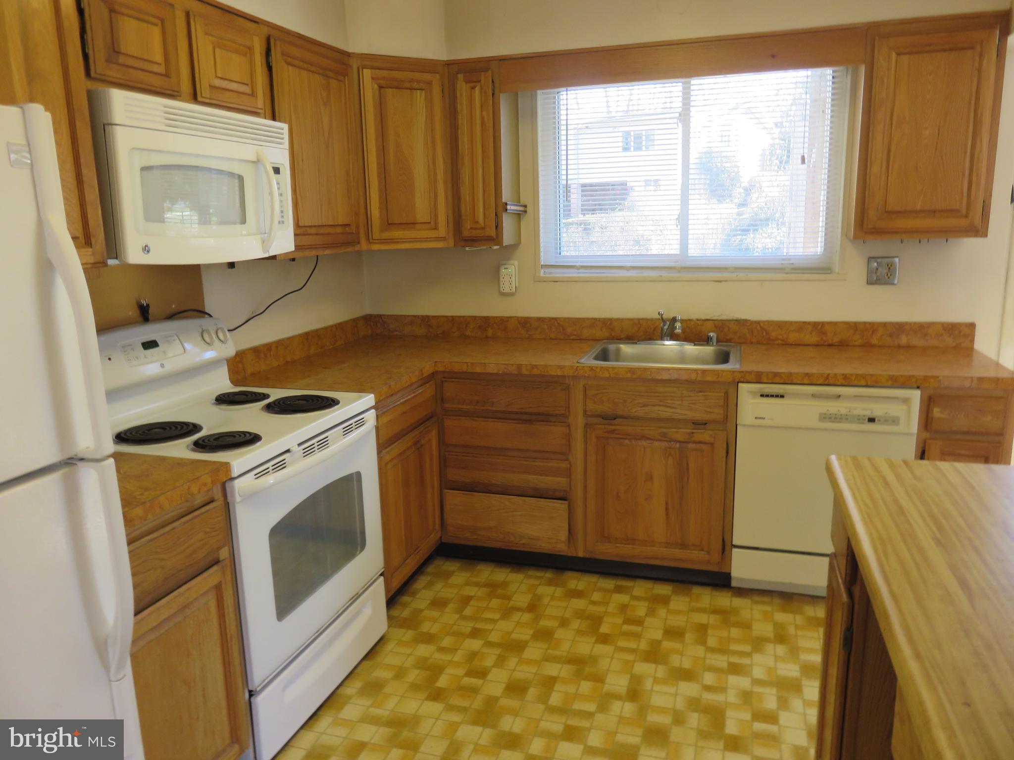 9705 Holmhurst Road Bethesda, MD 20817 - Photo 4 of 13 Kitchen