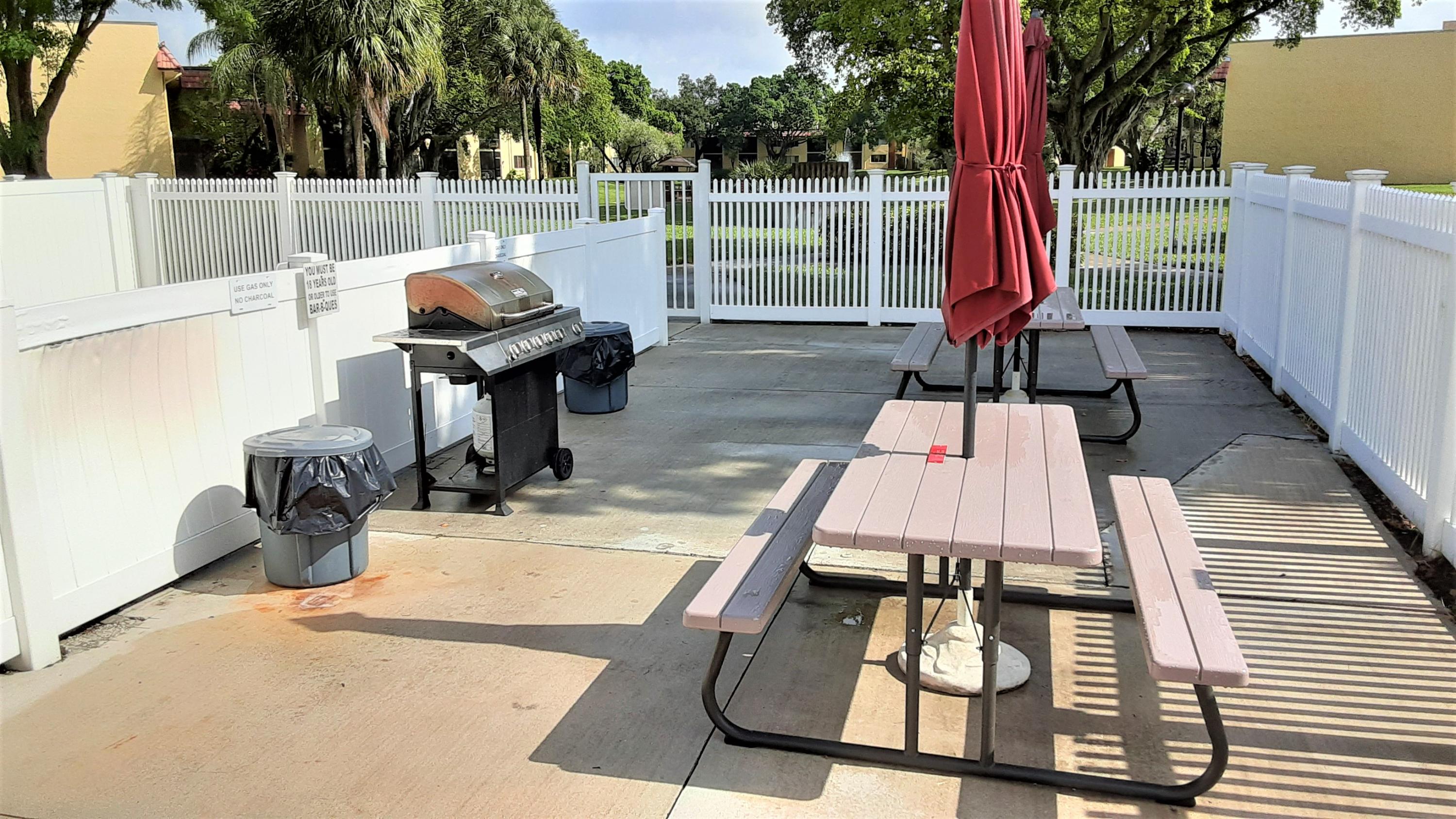 818 Southwest 9th St Circle, Unit 103 Boca Raton, FL 33486 - Photo 22 of 27 bbq area