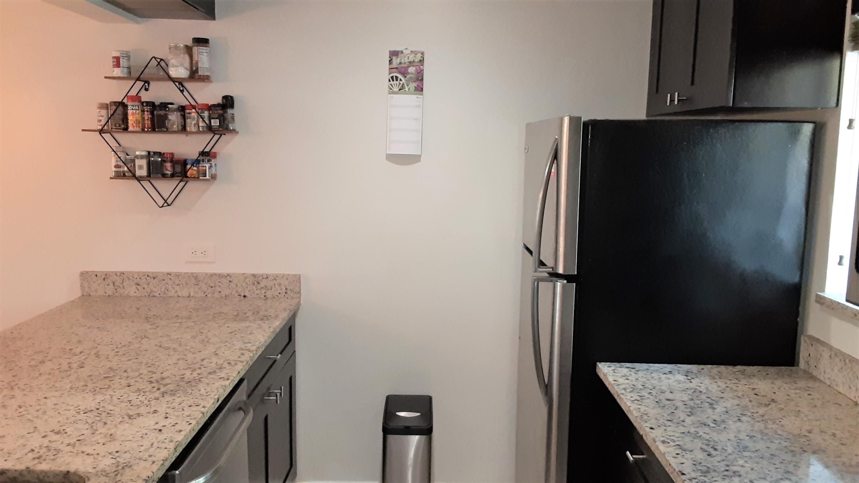 818 Southwest 9th St Circle, Unit 103 Boca Raton, FL 33486 - Photo 7 of 27 kitchen