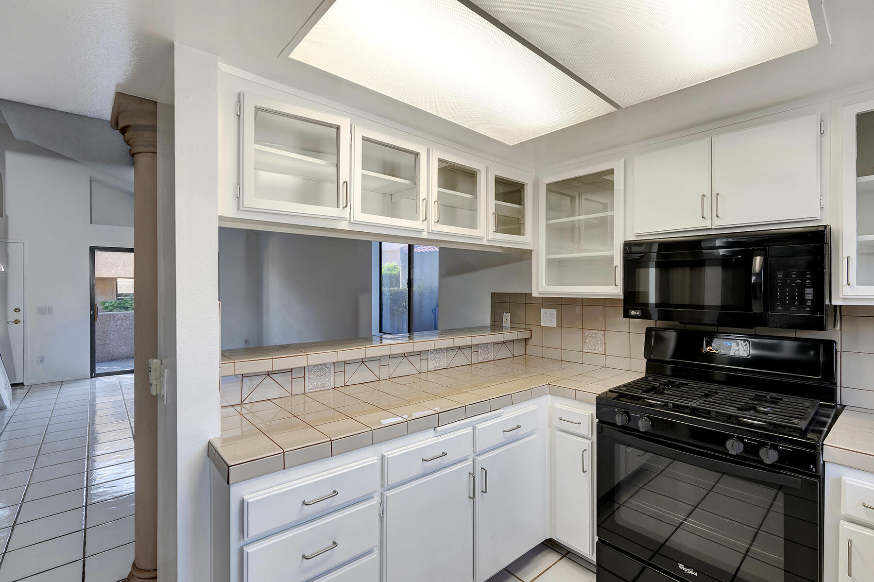 69641 Cara Way Rancho Mirage, CA 92270 - Photo 6 of 19 kitchen