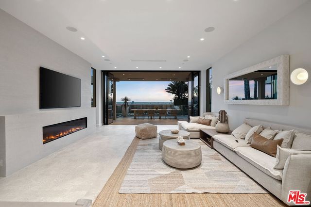 $34,950,000 | 938-940 Palisades Beach Road, Santa Monica, CA 90403