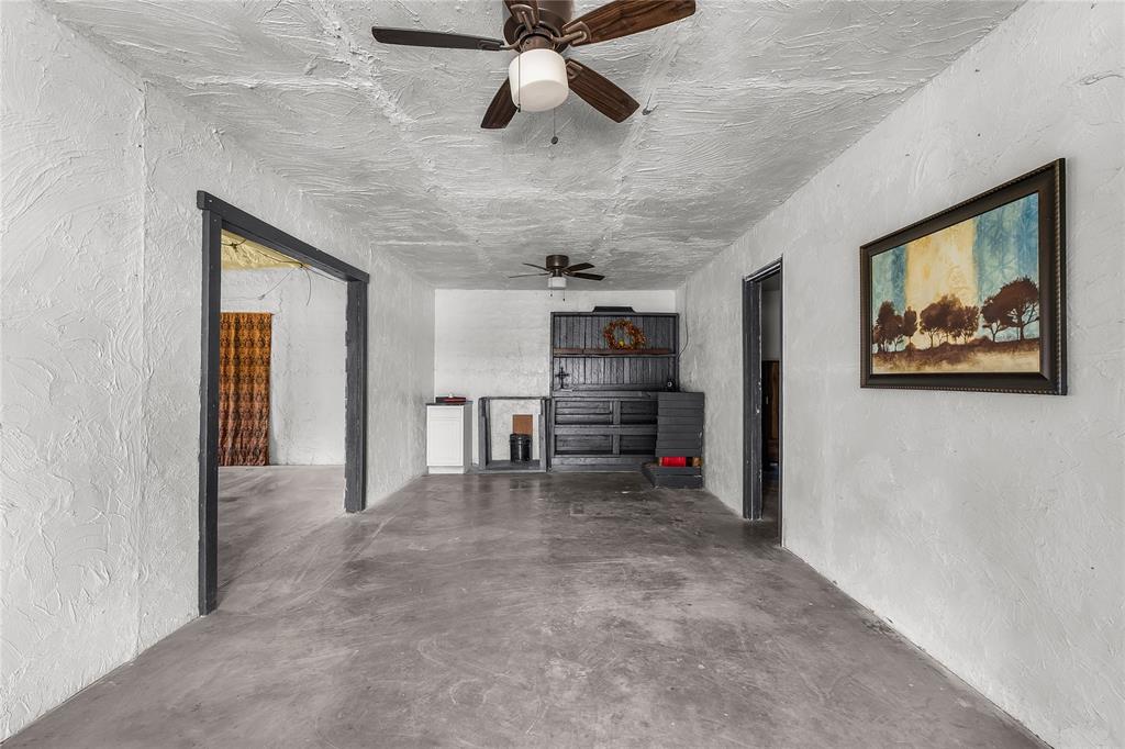748 Rocky Ridge Lane Weatherford, TX 76085 - Photo 29 of 38 a view of a livingroom with furniture and a ceiling fan