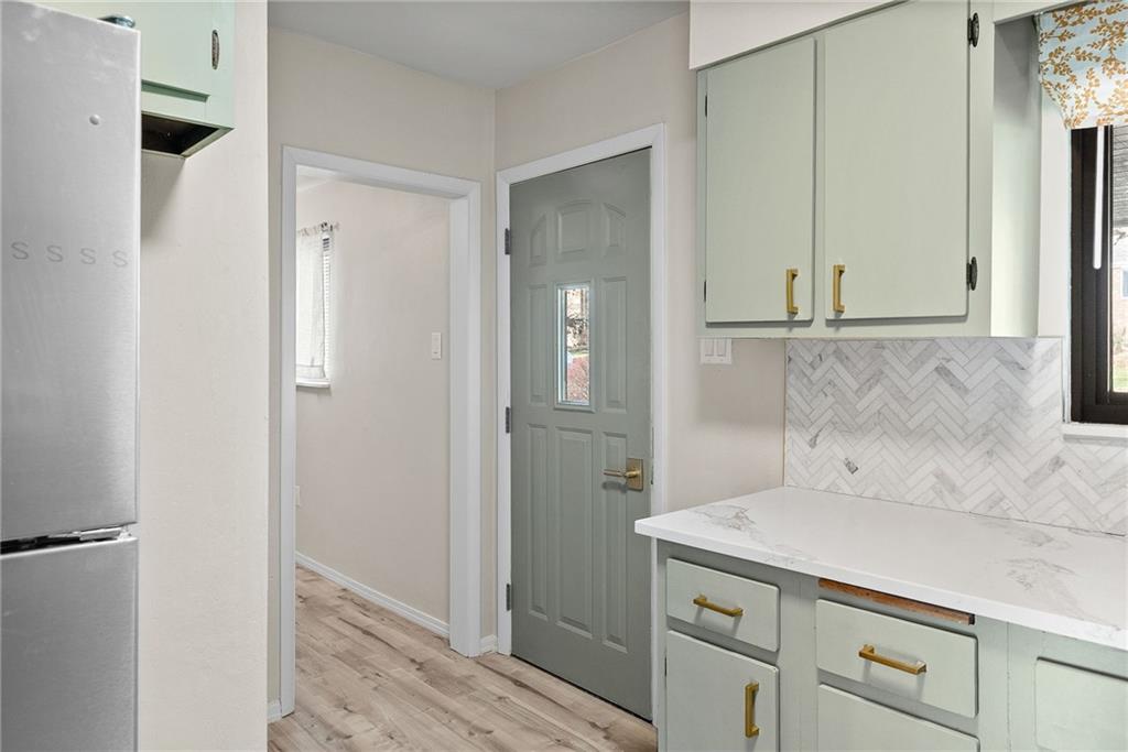 134 Thompsonville Road Canonsburg, PA 15317 - Photo 11 of 38 Front entry into Kitchen and Dining Room