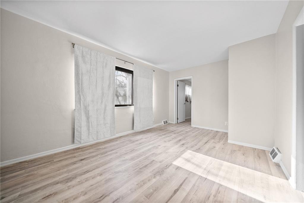 134 Thompsonville Road Canonsburg, PA 15317 - Photo 15 of 38 Living Room