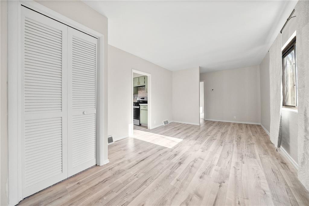134 Thompsonville Road Canonsburg, PA 15317 - Photo 16 of 38 Living Room