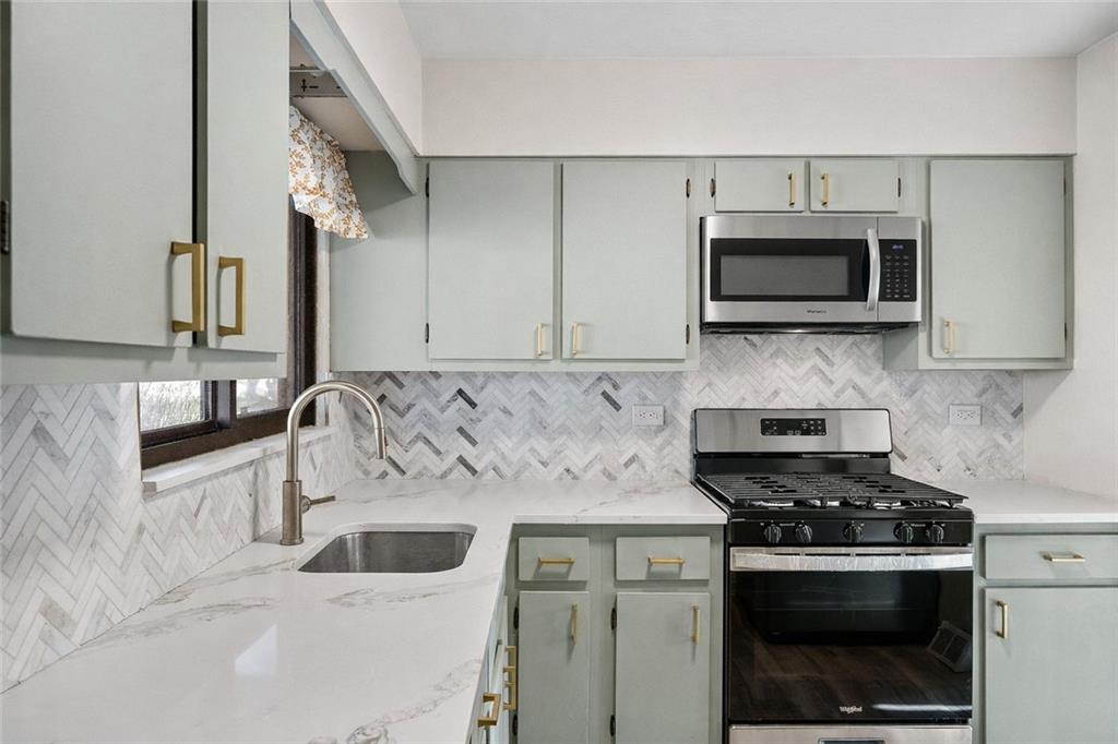 134 Thompsonville Road Canonsburg, PA 15317 - Photo 6 of 38 Kitchen with staged microwave (microwave now installed)