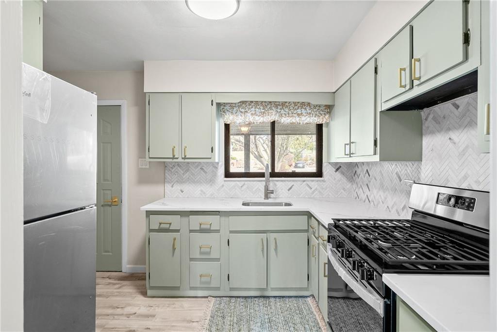 134 Thompsonville Road Canonsburg, PA 15317 - Photo 7 of 38 Kitchen (microwave now installed)