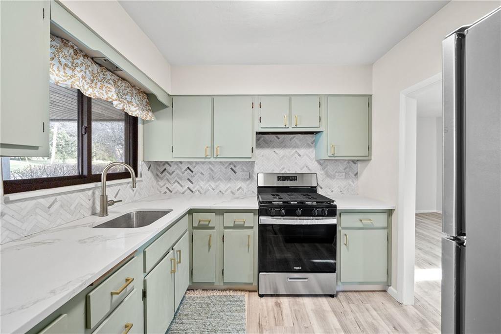 134 Thompsonville Road Canonsburg, PA 15317 - Photo 8 of 38 Kitchen (microwave now installed)