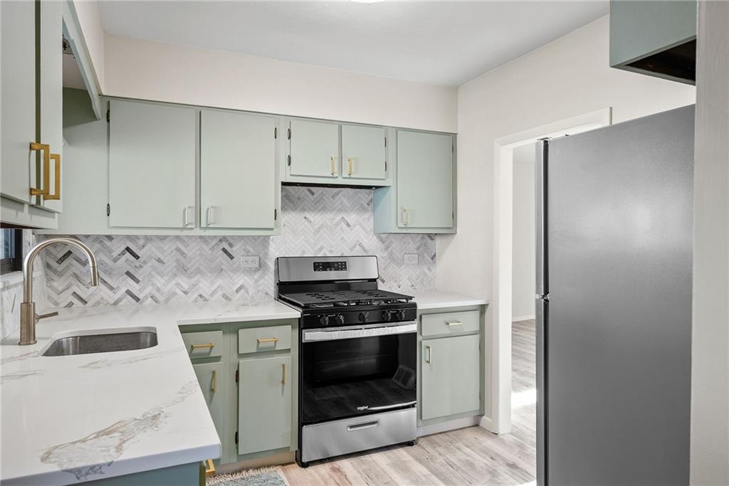 134 Thompsonville Road Canonsburg, PA 15317 - Photo 9 of 38 Kitchen (microwave now installed)