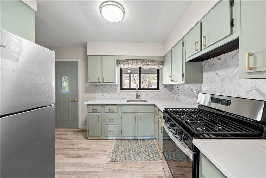 134 Thompsonville Road Canonsburg, PA 15317 - Photo 10 of 38 Kitchen (microwave now installed)