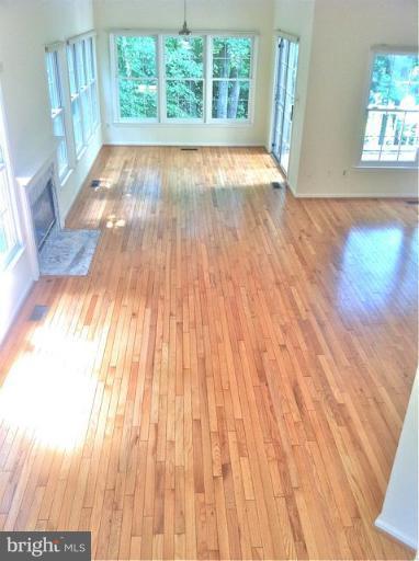 1358 Heritage Oak Way Reston, VA 20194 - Photo 15 of 30 Living Room