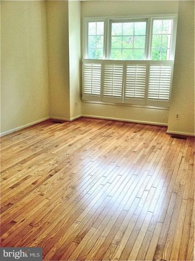 1358 Heritage Oak Way Reston, VA 20194 - Photo 25 of 30 Family Room