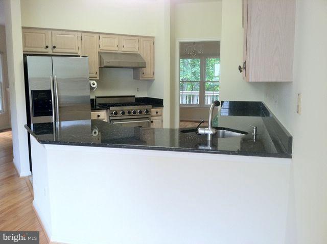 1358 Heritage Oak Way Reston, VA 20194 - Photo 26 of 30 Kitchen