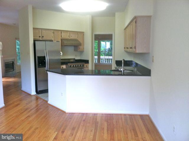 1358 Heritage Oak Way Reston, VA 20194 - Photo 5 of 30 Kitchen