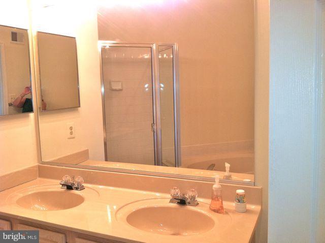 1358 Heritage Oak Way Reston, VA 20194 - Photo 9 of 30 Bath (Master)