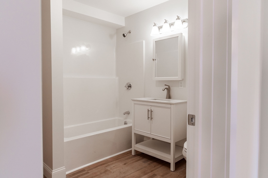 71 Friend Street, Unit 1R Gloucester, MA 01930 - Photo 3 of 10