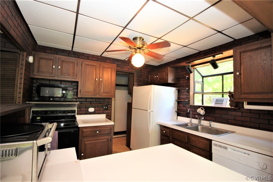 5504 Lakeview Road Quinton, VA 23141 - Photo 7 of 38 Gallery Image 7