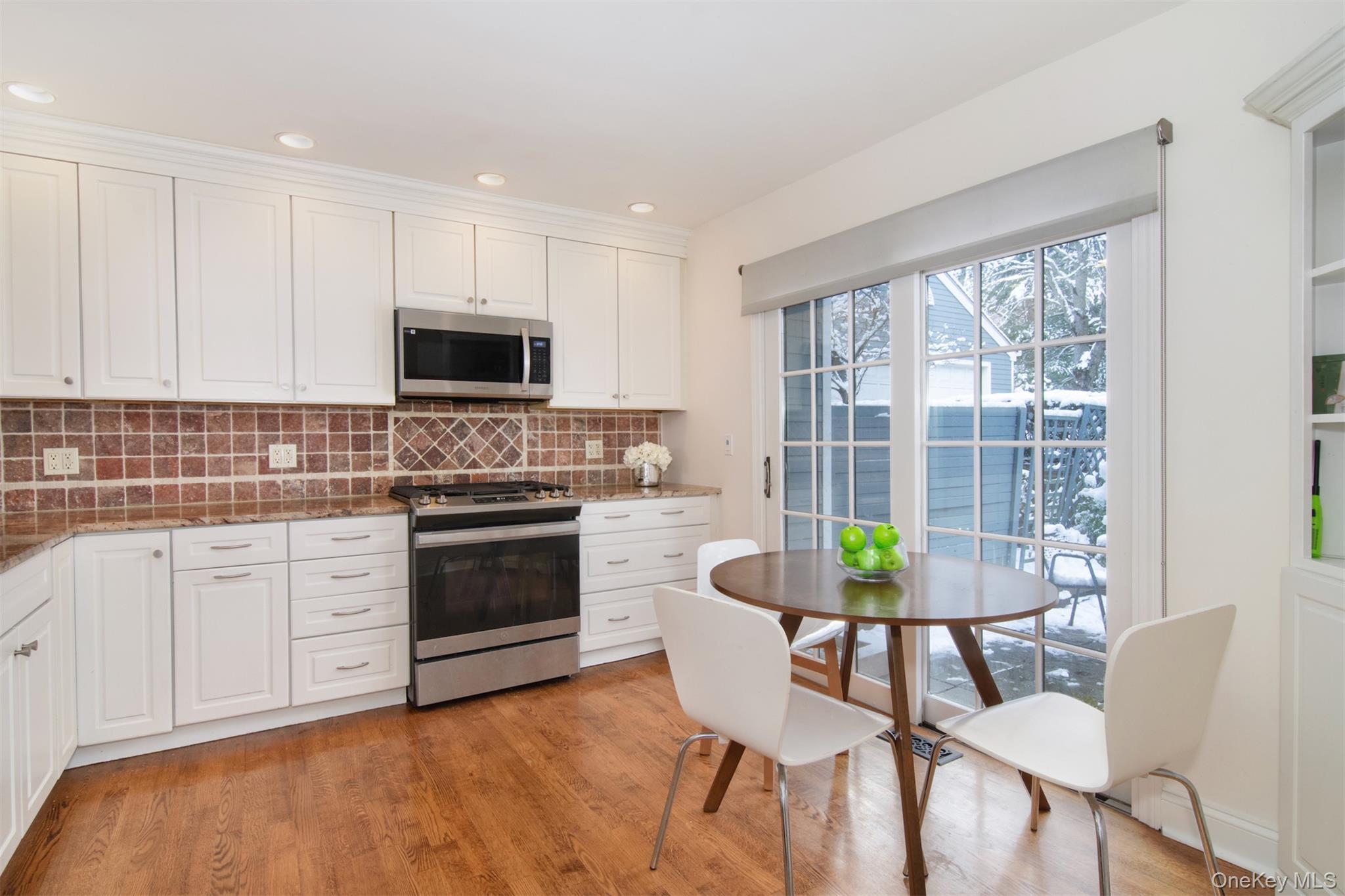 110 Valleyview Road Irvington, NY 10533 - Photo 5 of 36