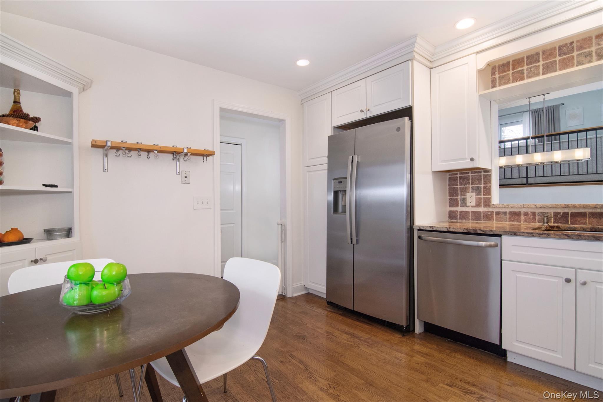 110 Valleyview Road Irvington, NY 10533 - Photo 8 of 36