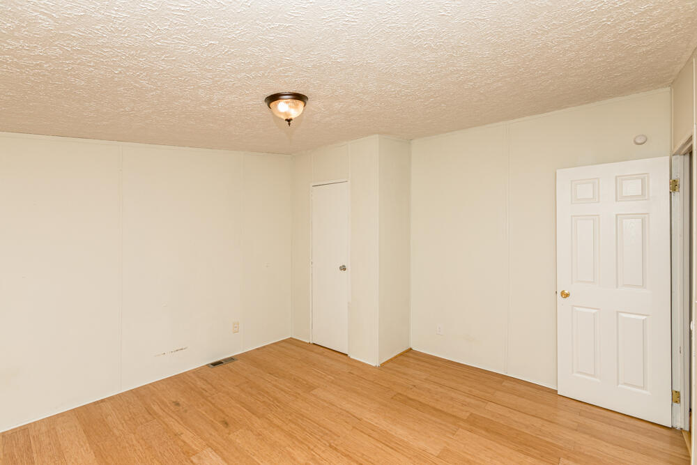 2060 Cedar Road Stamping Ground, KY 40379 - Photo 28 of 37 Bedroom