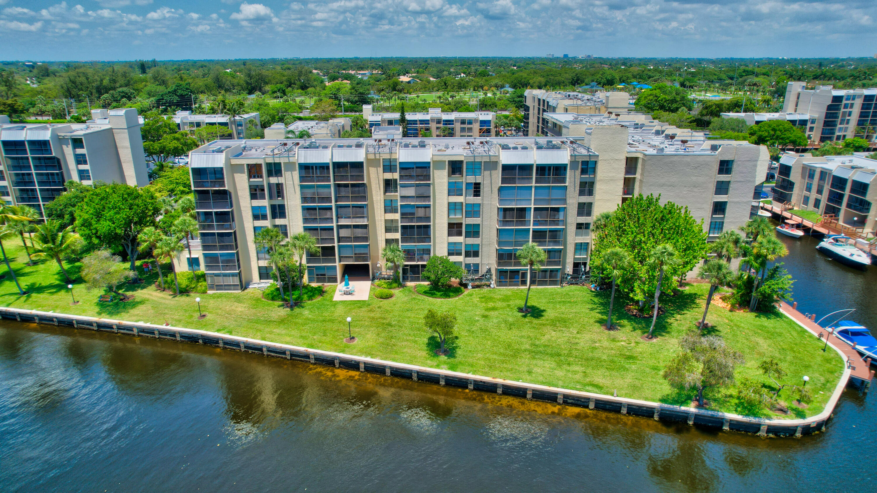 13 Royal Palm Way, Unit 306 Boca Raton, FL 33432 - Photo 35 of 37 08_dji_0736_37_38_39_40