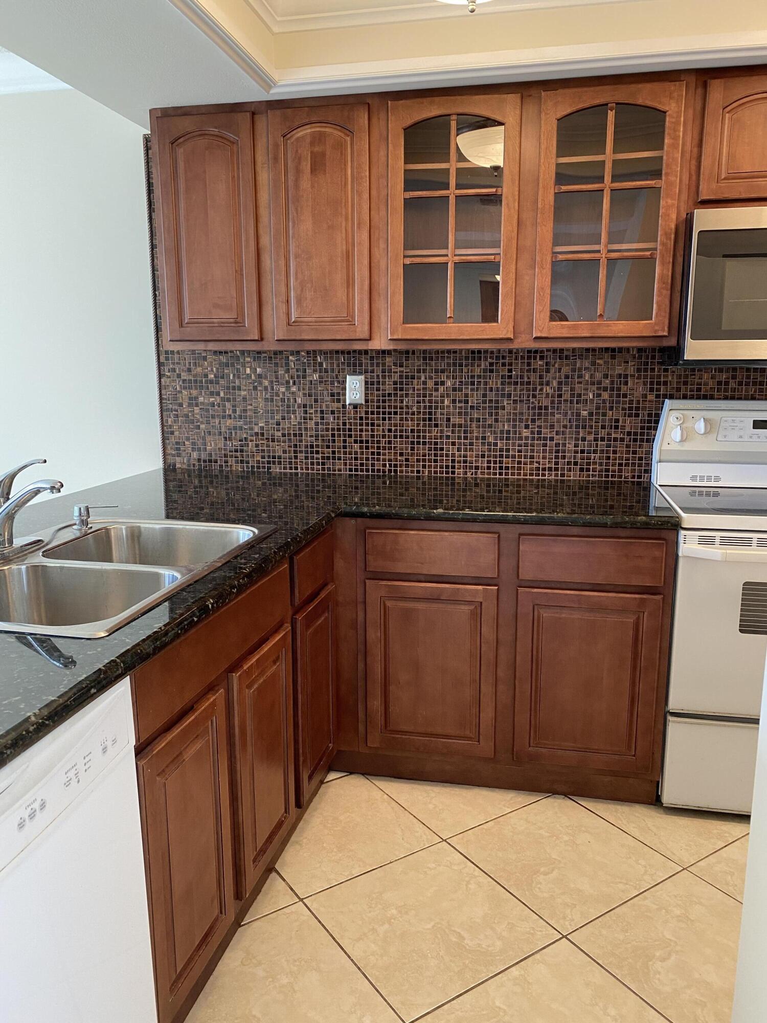 13 Royal Palm Way, Unit 306 Boca Raton, FL 33432 - Photo 7 of 37 IMG_9327