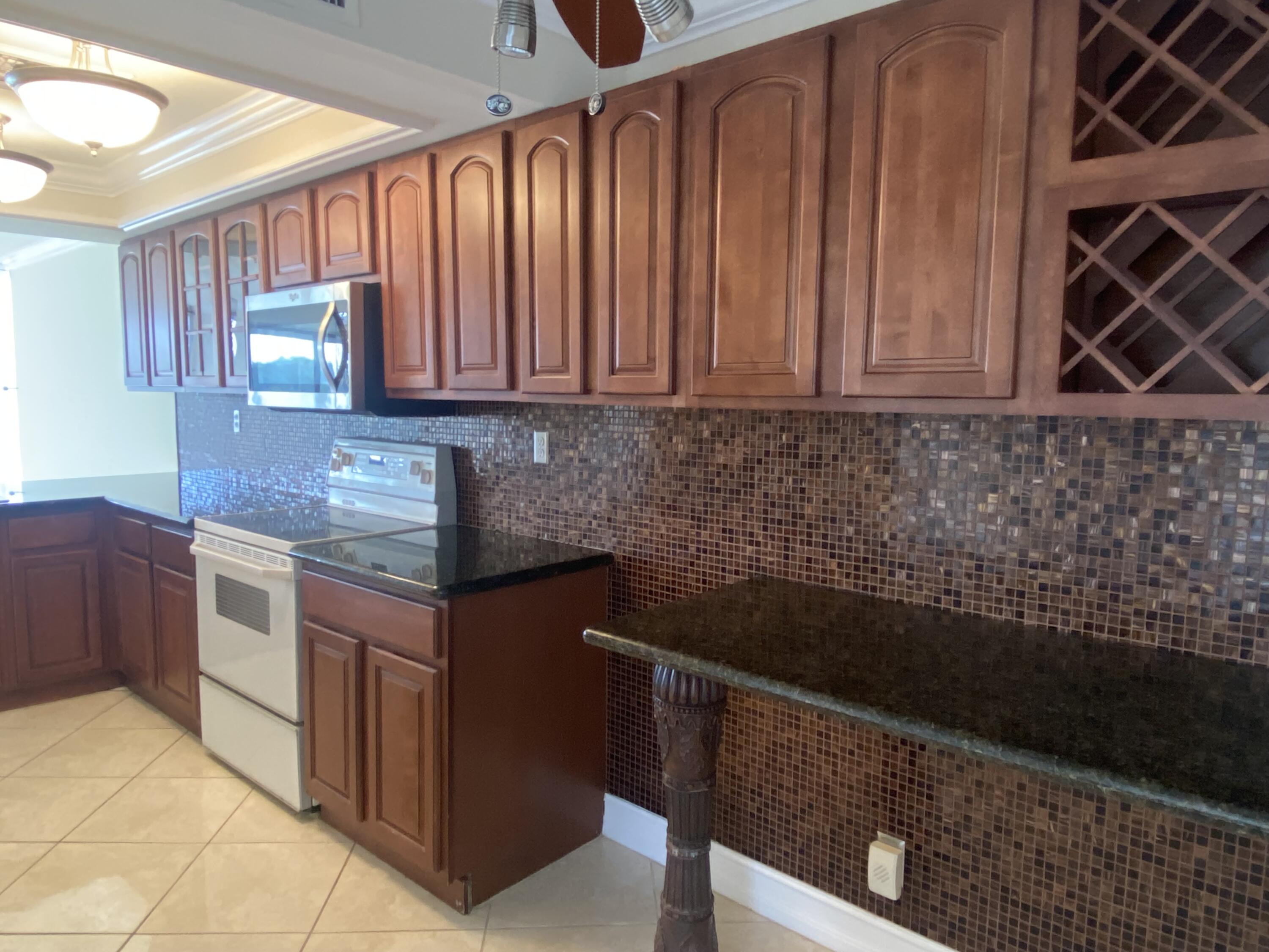 13 Royal Palm Way, Unit 306 Boca Raton, FL 33432 - Photo 8 of 37 IMG_9330