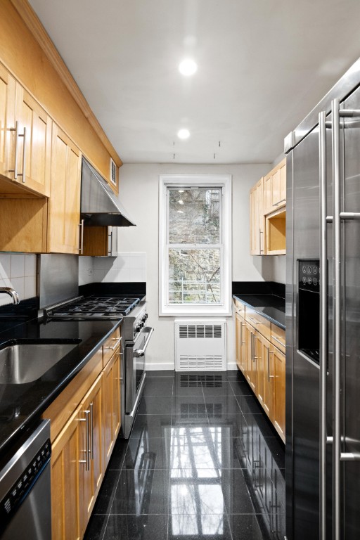651 Vanderbilt Street, Unit 2P Brooklyn, NY 11218 - Photo 4 of 11 Photo 4