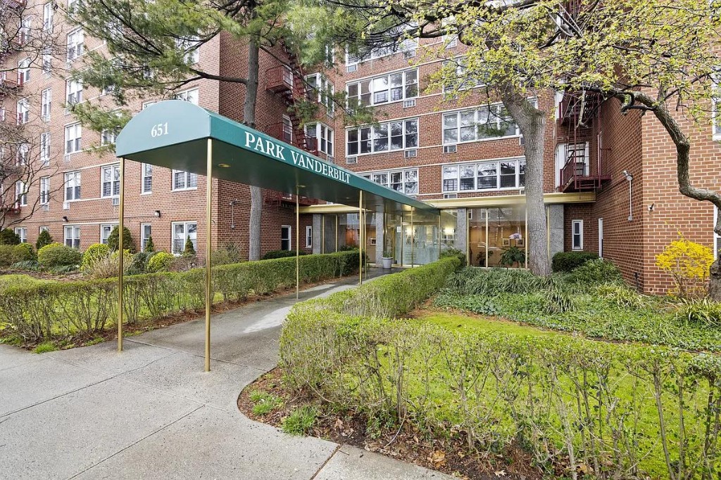 651 Vanderbilt Street, Unit 2P Brooklyn, NY 11218 - Photo 10 of 11 Photo 10