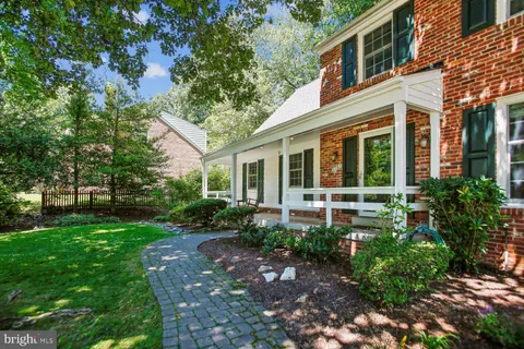 $1,250,000 | 11303 Hounds Way, North Bethesda, MD 20852