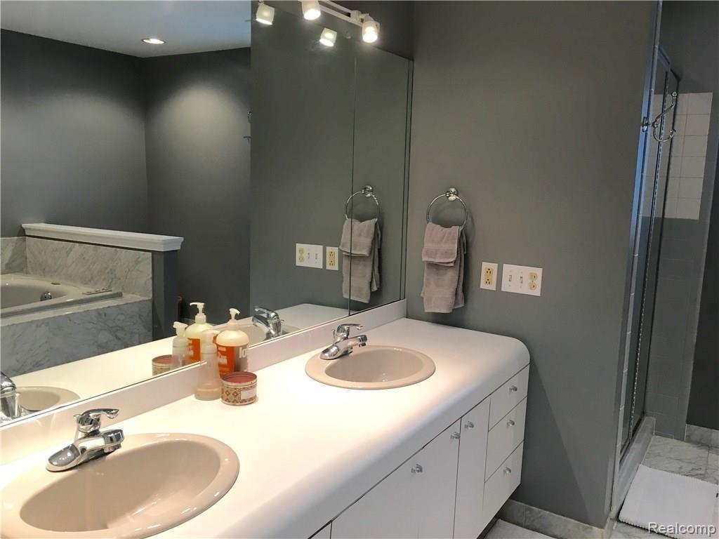 121 Maplefield Road Pleasant Ridge, MI 48069 - Photo 13 of 25