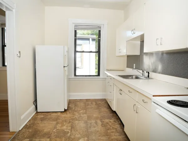 $2,700 | 395 Harvard Street, Unit 6, Brookline, MA 02446