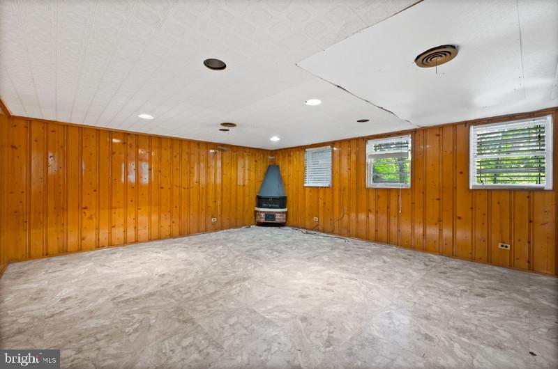 4109 Westview Road Baltimore, MD 21218 - Photo 23 of 35 a view of an empty room with a window