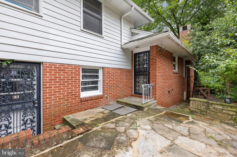 4109 Westview Road Baltimore, MD 21218 - Photo 5 of 35 a front view of a house